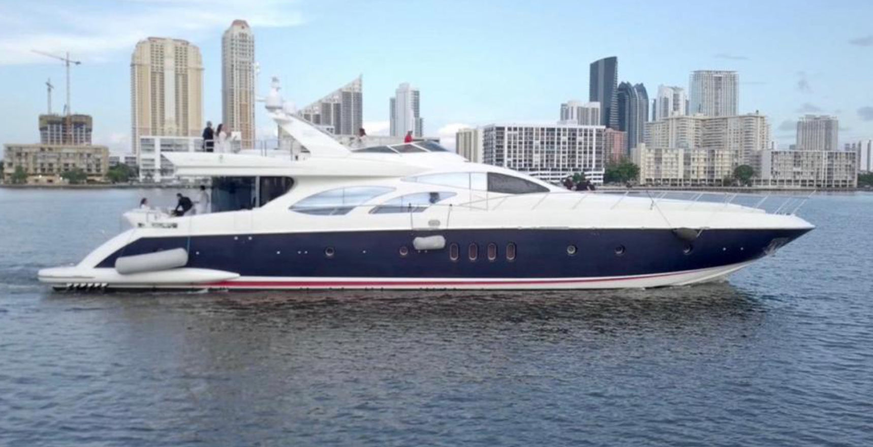 100ft Azimut w/ Jacuzzi, Club, & Water Toys