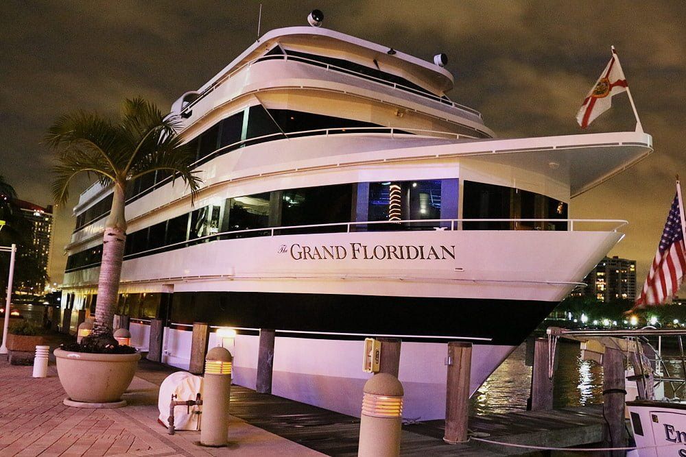 120ft COI Event Yacht